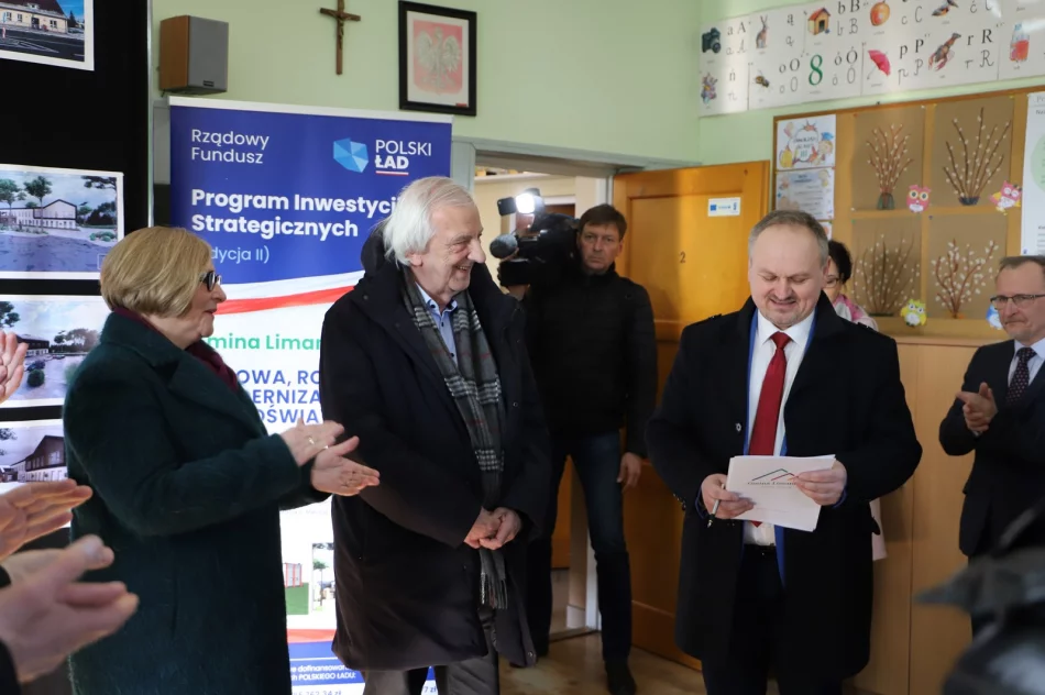 Przekazanie placów pod budowę SP w Wysokiem oraz rozbudowę SP nr 2 w Siekierczynie - zdjęcie 15