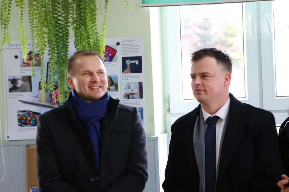 Przekazanie placów pod budowę SP w Wysokiem oraz rozbudowę SP nr 2 w Siekierczynie - zdjęcie 18