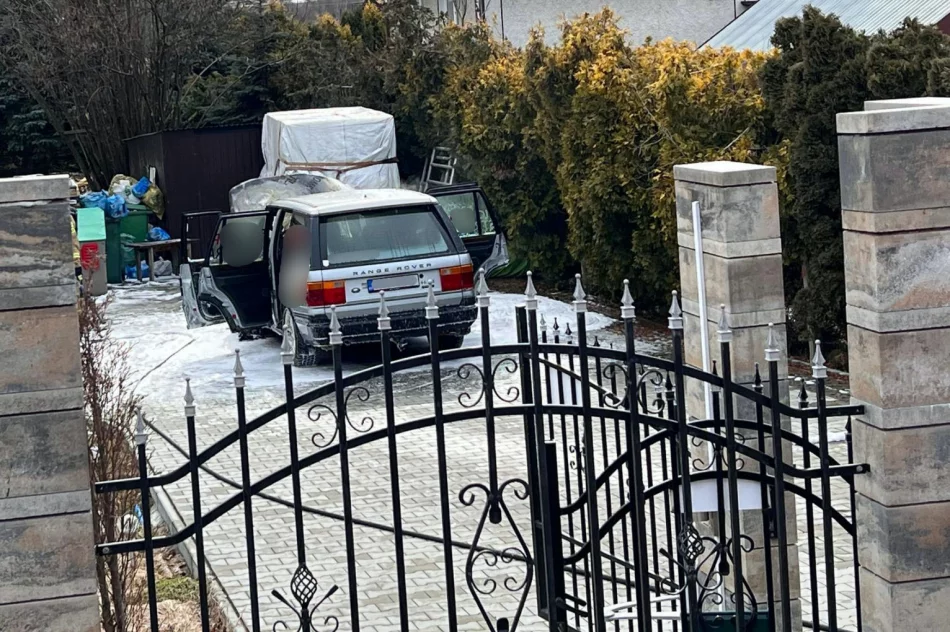 Na prywatnej posesji zapalił się samochód - zdjęcie 3