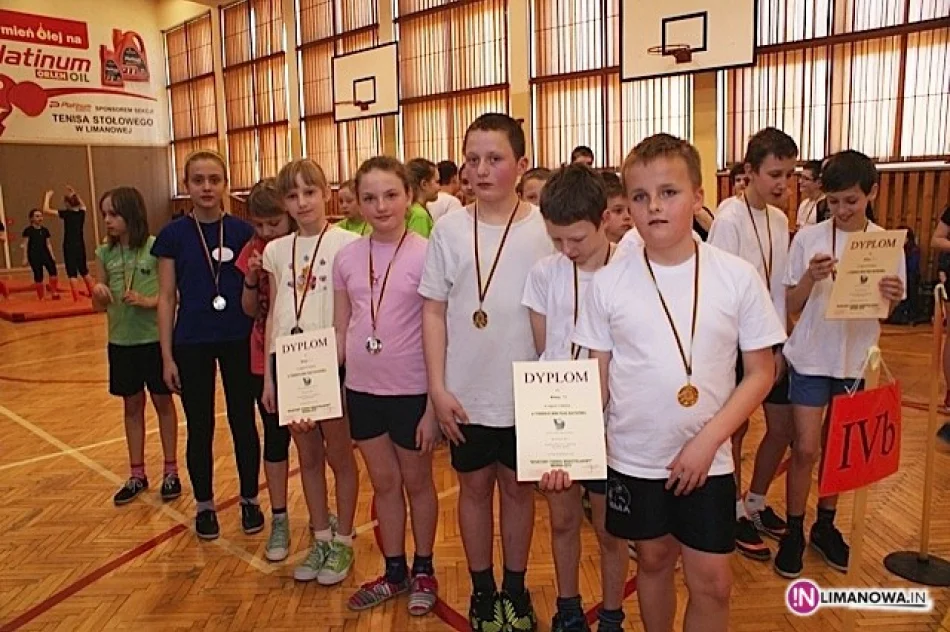 Uczniowie Zespołu Szkół Samorządowych Nr 4 witają wiosnę! - zdjęcie 3