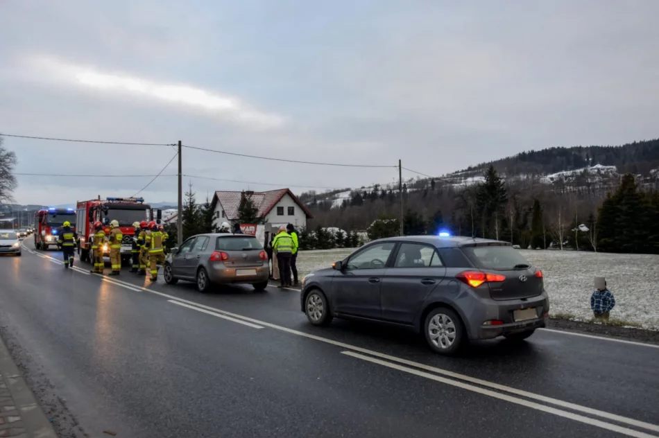 Samochód osobowy zderzył się z ciężarówką - zdjęcie 4