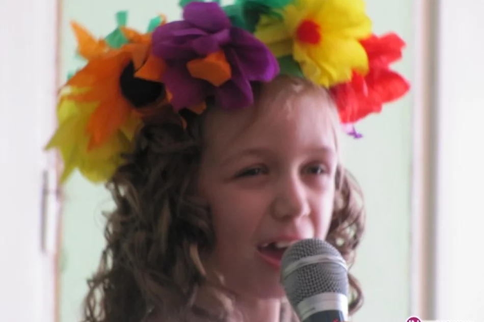 Powitanie wiosny w Szkole Podstawowej Nr 4 w klasach od 0-III - zdjęcie 4