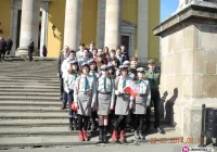 Prezydent RP Bronisław Komorowski przyjmuje meldunek od limanowskich harcerzy w egerskiej bazylice - zdjęcie główne
