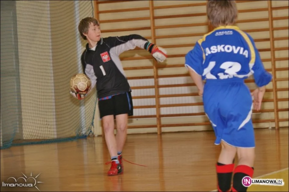 XIX Halowy Turniej Piłki Nożnej o Puchar Burmistrza Miasta Limanowa - zdjęcie 2