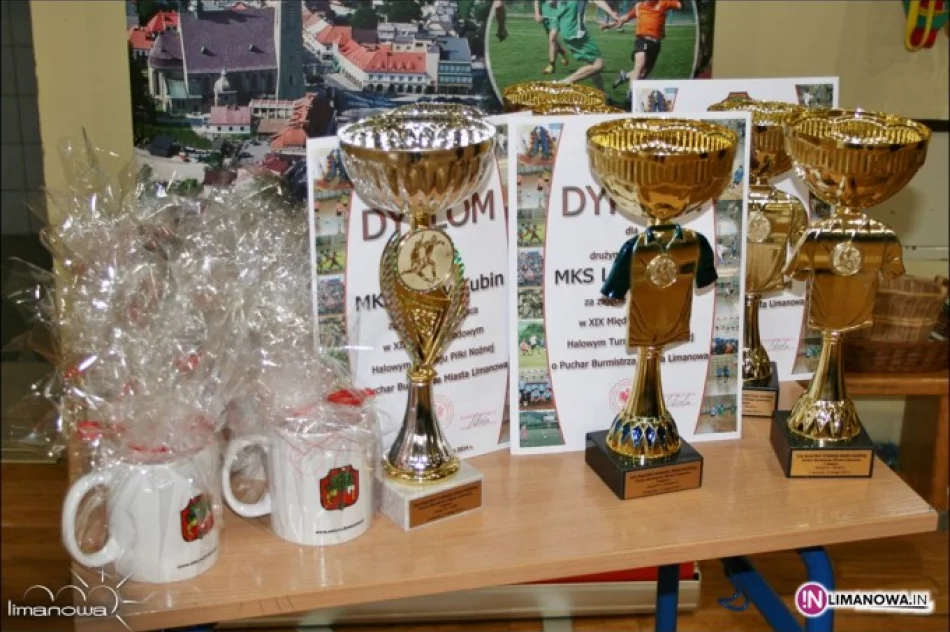 XIX Halowy Turniej Piłki Nożnej o Puchar Burmistrza Miasta Limanowa - zdjęcie 3