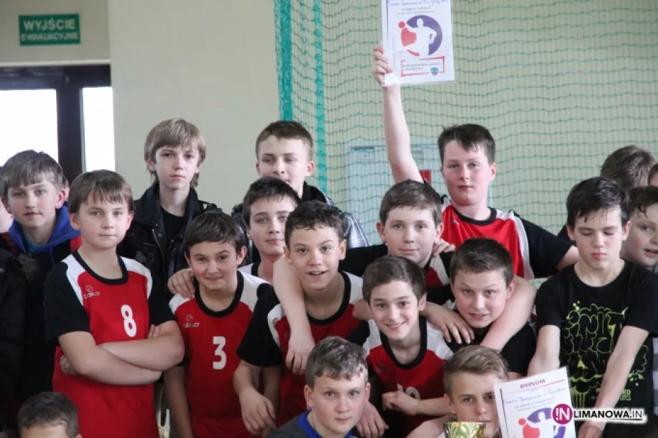 SP Stara Wieś nr 1 mistrzem Mini Piłki Ręcznej - zdjęcie 3