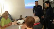 Świadomy senior to bezpieczny senior - spotkanie z policjantami - zdjęcie 2