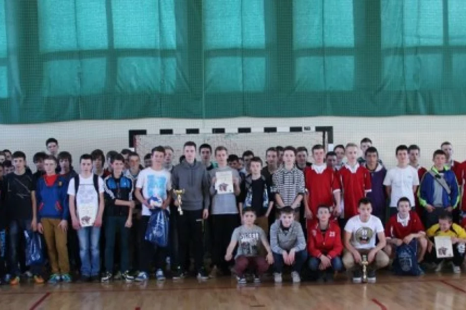 Gimnazjaliści z Pasierbca najlepsi w piłce ręcznej - zdjęcie 4