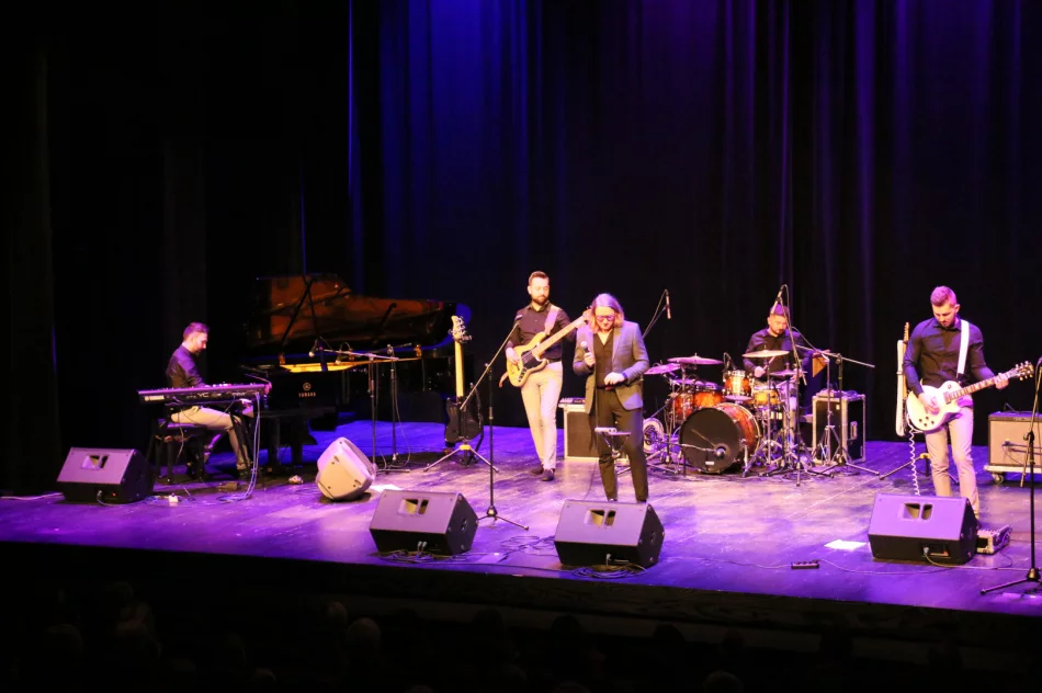 Dzień Kobiet z twórczością Zbigniewa Wodeckiego w Limanowskim Domu Kultury - zdjęcie 4