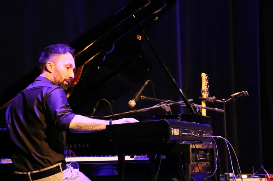 Dzień Kobiet z twórczością Zbigniewa Wodeckiego w Limanowskim Domu Kultury - zdjęcie 9