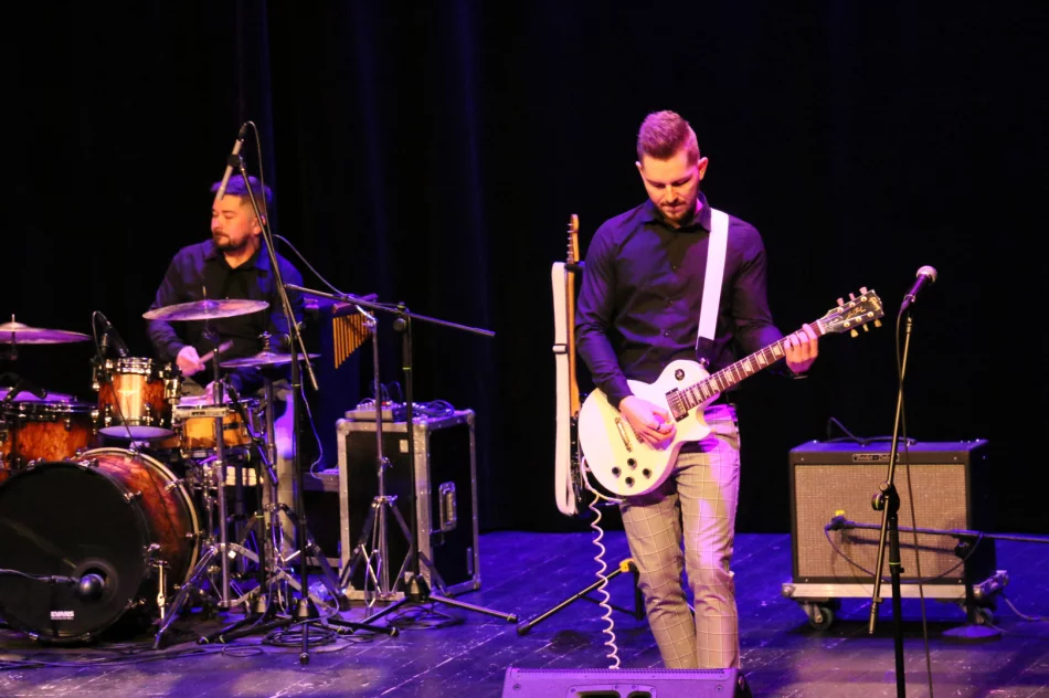 Dzień Kobiet z twórczością Zbigniewa Wodeckiego w Limanowskim Domu Kultury - zdjęcie 13