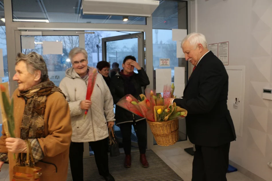 Twórczość Wodeckiego na Dzień Kobiet. Sala wypełniła się po brzegi - zdjęcie 3