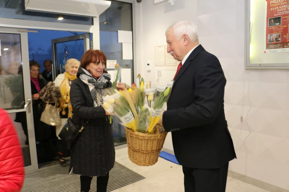 Twórczość Wodeckiego na Dzień Kobiet. Sala wypełniła się po brzegi - zdjęcie 8