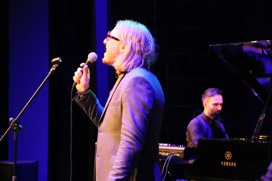 Twórczość Wodeckiego na Dzień Kobiet. Sala wypełniła się po brzegi - zdjęcie 11