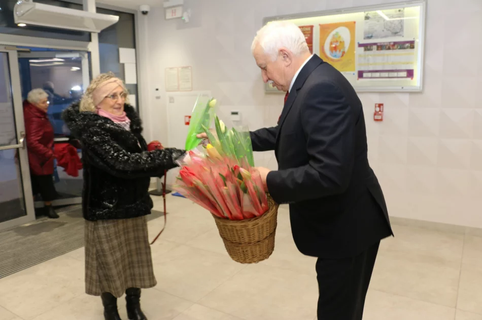 Twórczość Wodeckiego na Dzień Kobiet. Sala wypełniła się po brzegi - zdjęcie 14