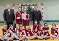 SP Siekierczyna I triumfuje w piłce ręcznej ! - zdjęcie główne