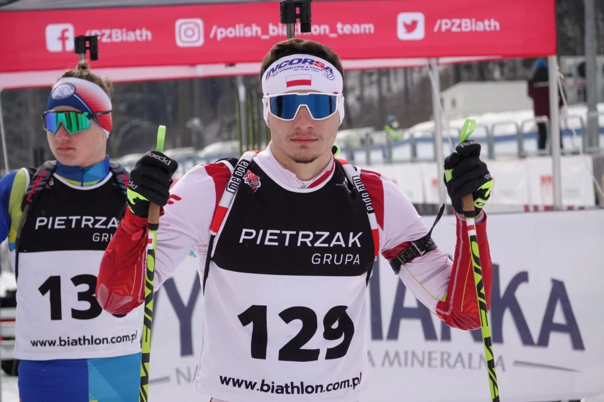 Wicemistrzostwo świata juniorów w biathlonie. Syn pochodzącej z Kasiny Wielkiej wielokrotnej mistrzyni Polski.