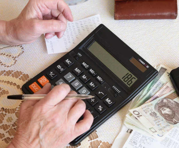 Najwyższa emerytura - 51,4 tys. zł; najniższa - 2 grosze - zdjęcie główne