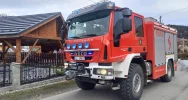 Zdołali ugasić pożar auta używając węża ogrodowego - zdjęcie 3
