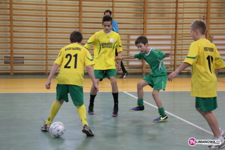 Halowy Turniej Trampkarzy Młodszych w Mordarce - zdjęcie 2