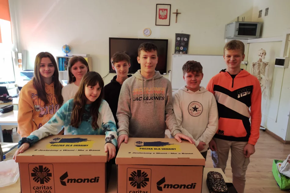 „Paczka dla Ukrainy”w Szkole Podstawowej w Nowym Rybiu - zdjęcie 2