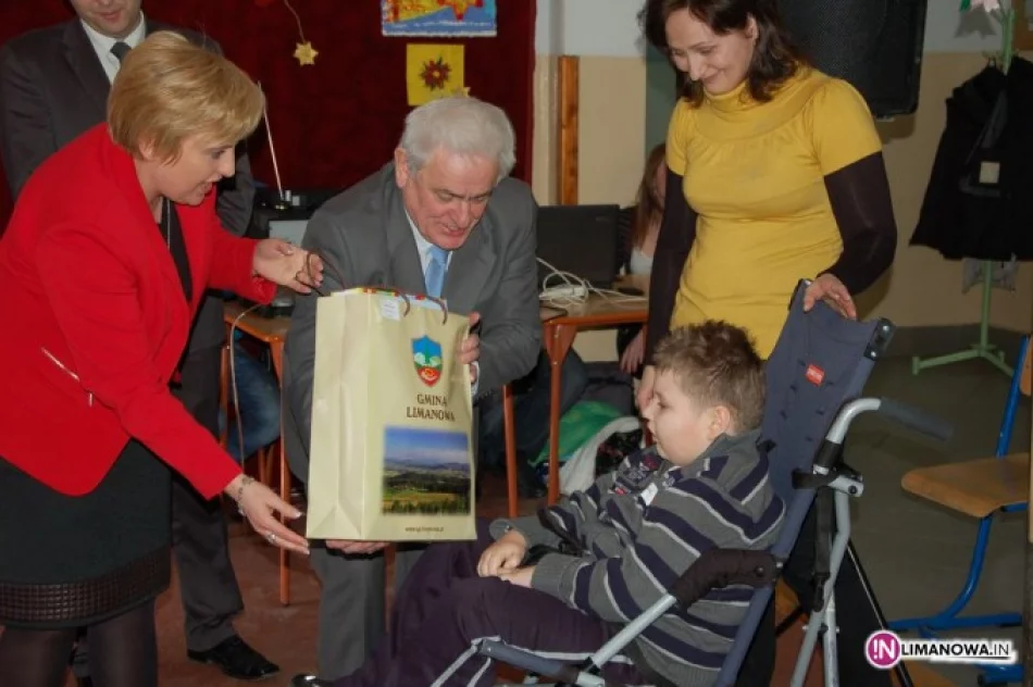 V Miejsko – Gminny Konkurs Plastyczny dla dzieci niepełnosprawnych „Gwiazda Betlejemska” - zdjęcie 3