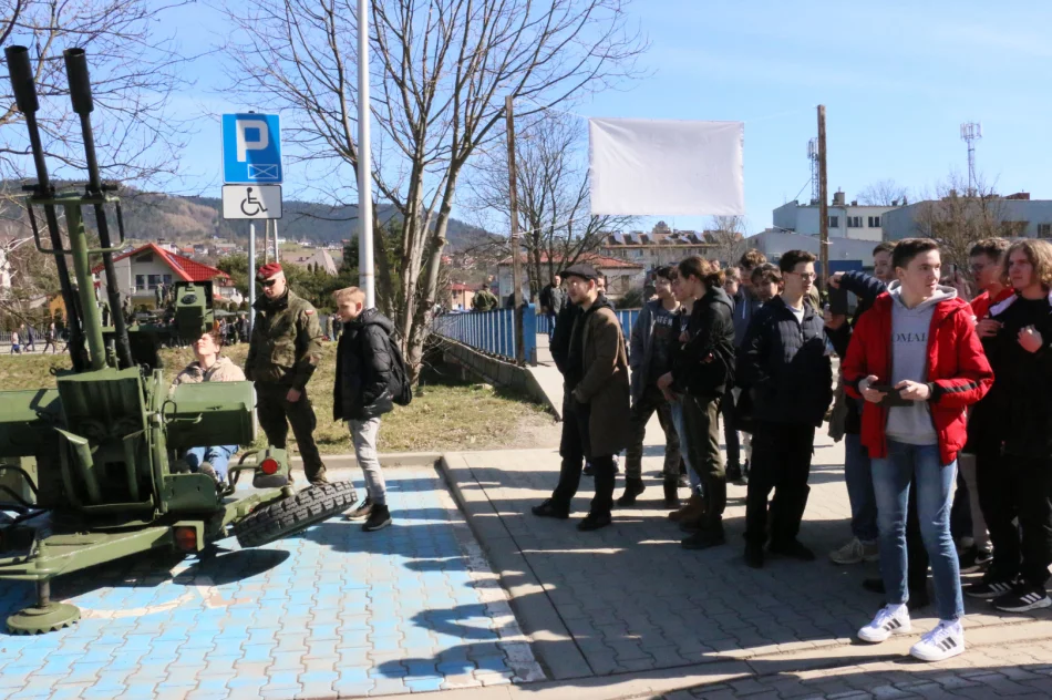 Pierwszy dzień Wojskowych Targów Służby i Pracy - zdjęcie 17