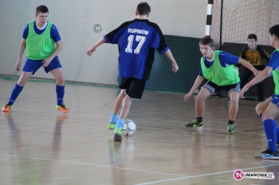 Halowy Turniej o Puchar Wójta Gminy Limanowa - zdjęcie 2