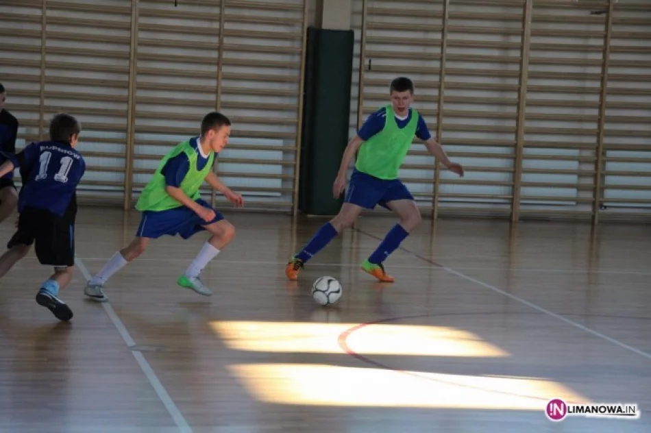 Halowy Turniej o Puchar Wójta Gminy Limanowa - zdjęcie 3