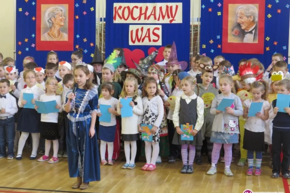 ﻿ Dzień Babci i Dziadka w Zespole Szkół Nr 1 w Starej Wsi - zdjęcie 2