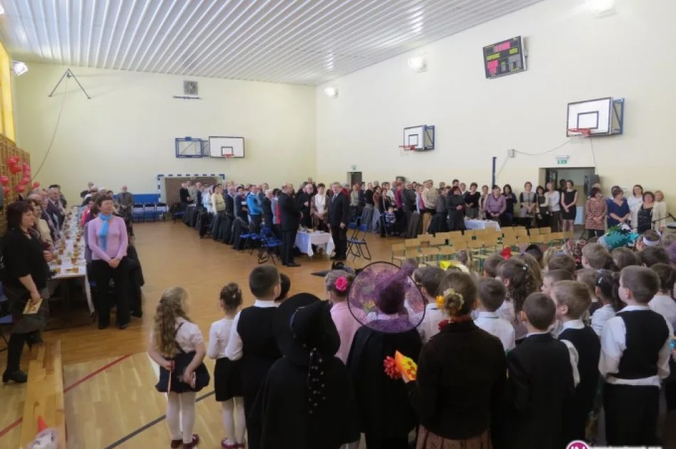 ﻿ Dzień Babci i Dziadka w Zespole Szkół Nr 1 w Starej Wsi - zdjęcie 3