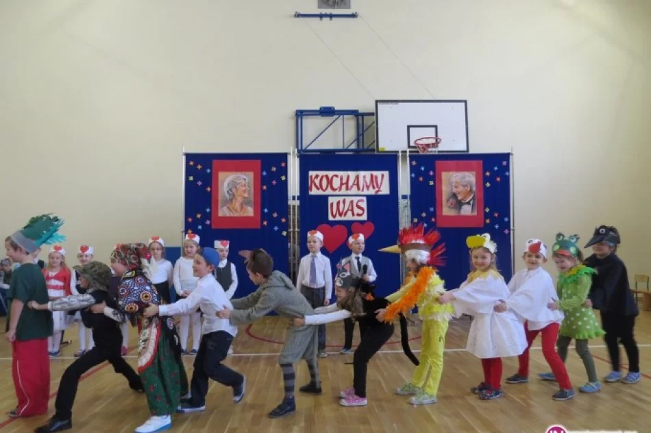 ﻿ Dzień Babci i Dziadka w Zespole Szkół Nr 1 w Starej Wsi - zdjęcie 4