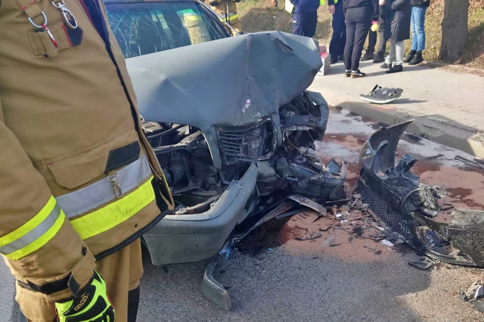 Czołowe zderzenie na krajówce - zdjęcie 2