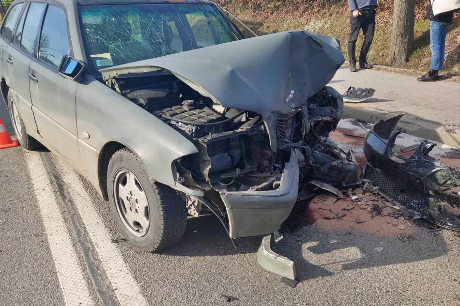 Czołowe zderzenie na krajówce - zdjęcie 5