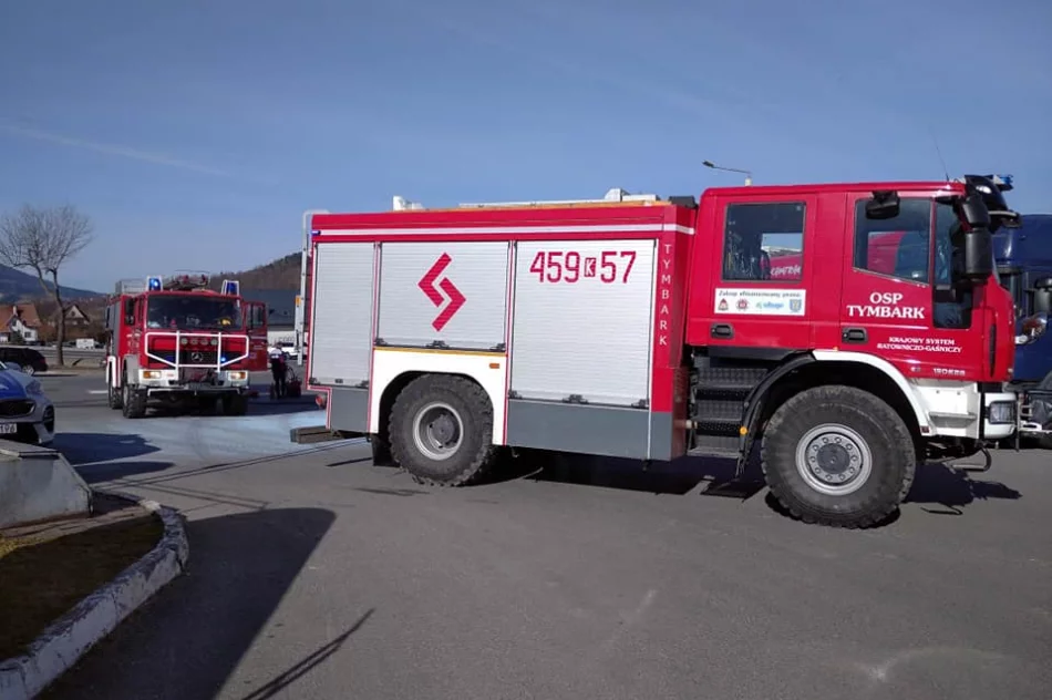 Pożar autobusu na parkingu stacji. Ogień zauważył inny kierowca - zdjęcie 4