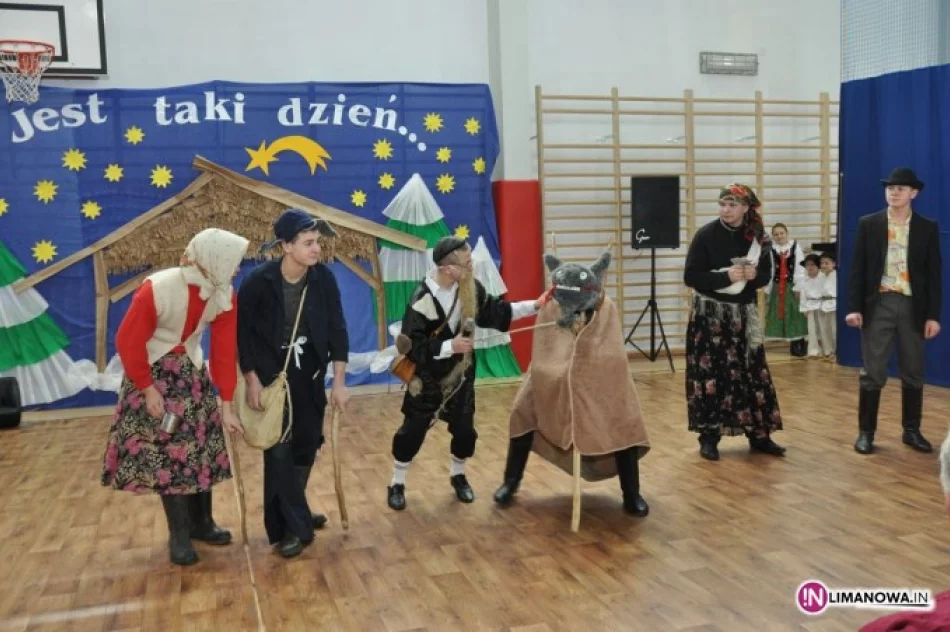 „Jest taki dzień…” – obchody Dnia Babci i Dziadka  w Zespole Szkół w Pasierbcu - zdjęcie 2