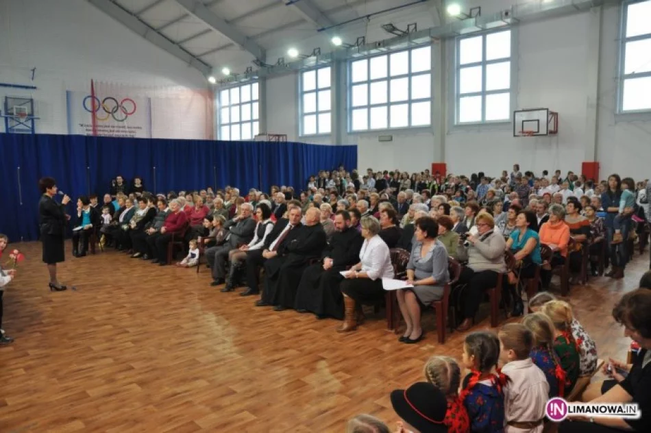 „Jest taki dzień…” – obchody Dnia Babci i Dziadka  w Zespole Szkół w Pasierbcu - zdjęcie 3