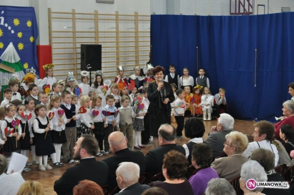„Jest taki dzień…” – obchody Dnia Babci i Dziadka  w Zespole Szkół w Pasierbcu - zdjęcie 4