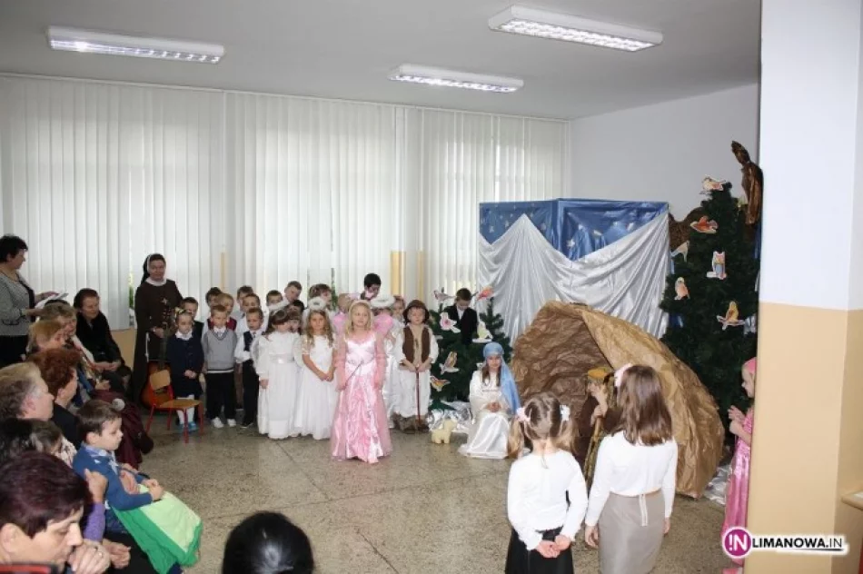 Dzień Babci w ZS nr 1 w Męcinie - zdjęcie 2