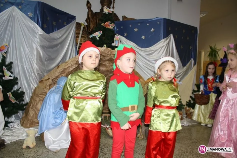 Dzień Babci w ZS nr 1 w Męcinie - zdjęcie 4