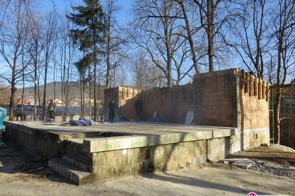 Trwają pracę przy budowie muszli koncertowej - zdjęcie 2