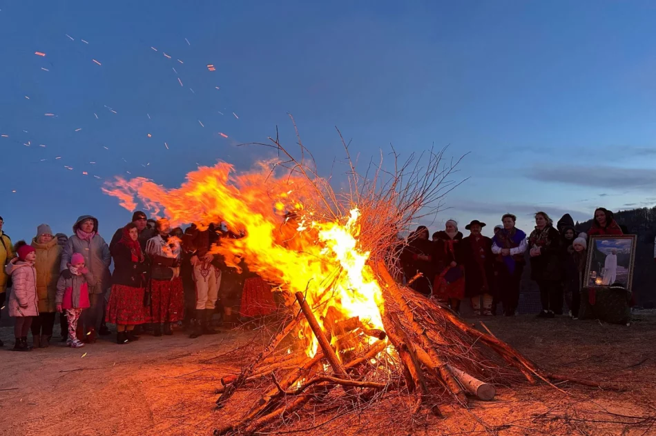 Protestowali na Cisowym Dziole przeciw "atakom na Jana Pawła II" - zdjęcie 17