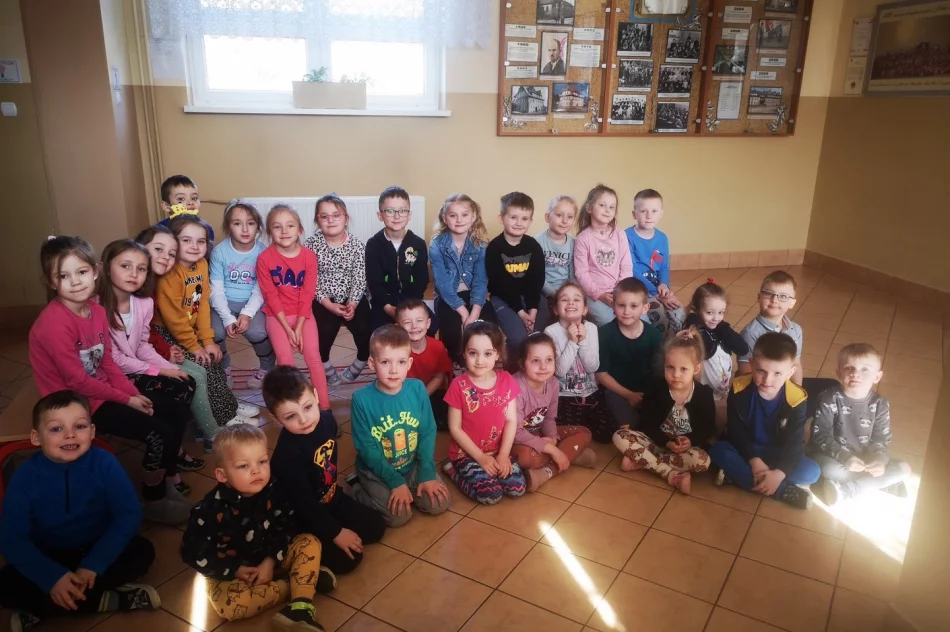 Konkurs plastyczny pt. „Poznajemy polskie legendy" zorganizowany w SP nr 1 w Starej Wsi - zdjęcie 4