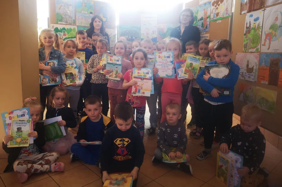 Konkurs plastyczny pt. „Poznajemy polskie legendy" zorganizowany w SP nr 1 w Starej Wsi - zdjęcie 11