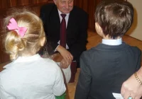 Dzieci z Przedszkola nr 2 z życzeniami w Urzędzie Miasta - zdjęcie główne