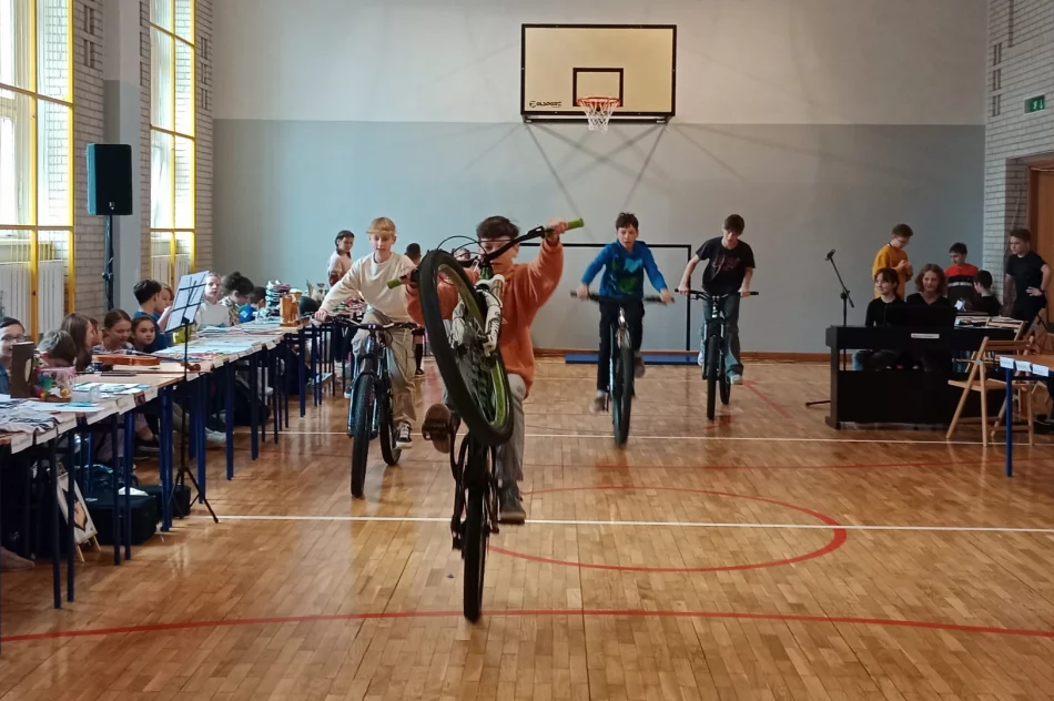 Pokaz Talentów w Szkole Podstawowej nr 2 - zdjęcie 6