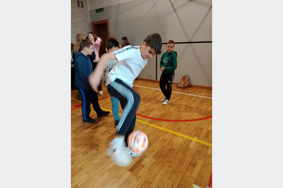 Pokaz Talentów w Szkole Podstawowej nr 2 - zdjęcie 8