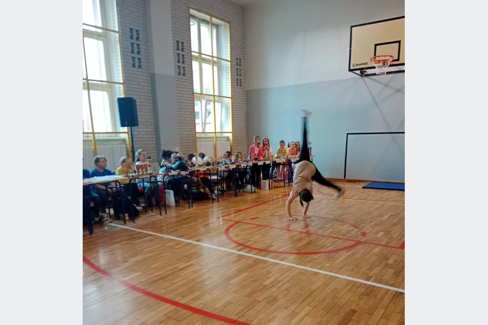 Pokaz Talentów w Szkole Podstawowej nr 2 - zdjęcie 13