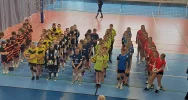 Damska reprezentacja „Jedynki” MISTRZEM POWIATU w piłce siatkowej - zdjęcie 2