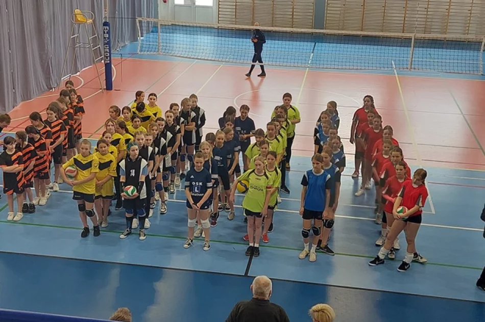 Damska reprezentacja „Jedynki” MISTRZEM POWIATU w piłce siatkowej - zdjęcie 2